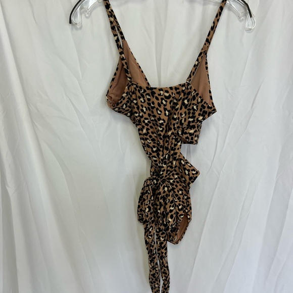 Aerie One Piece Full Coverage Wrap Swimsuit Leopard Size Medium - Picture 7 of 7